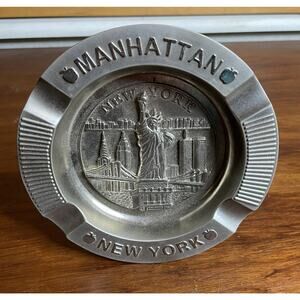 VINTAGE MANHATTAN NEW YORK METAL ASHTRAY 5 1/8”